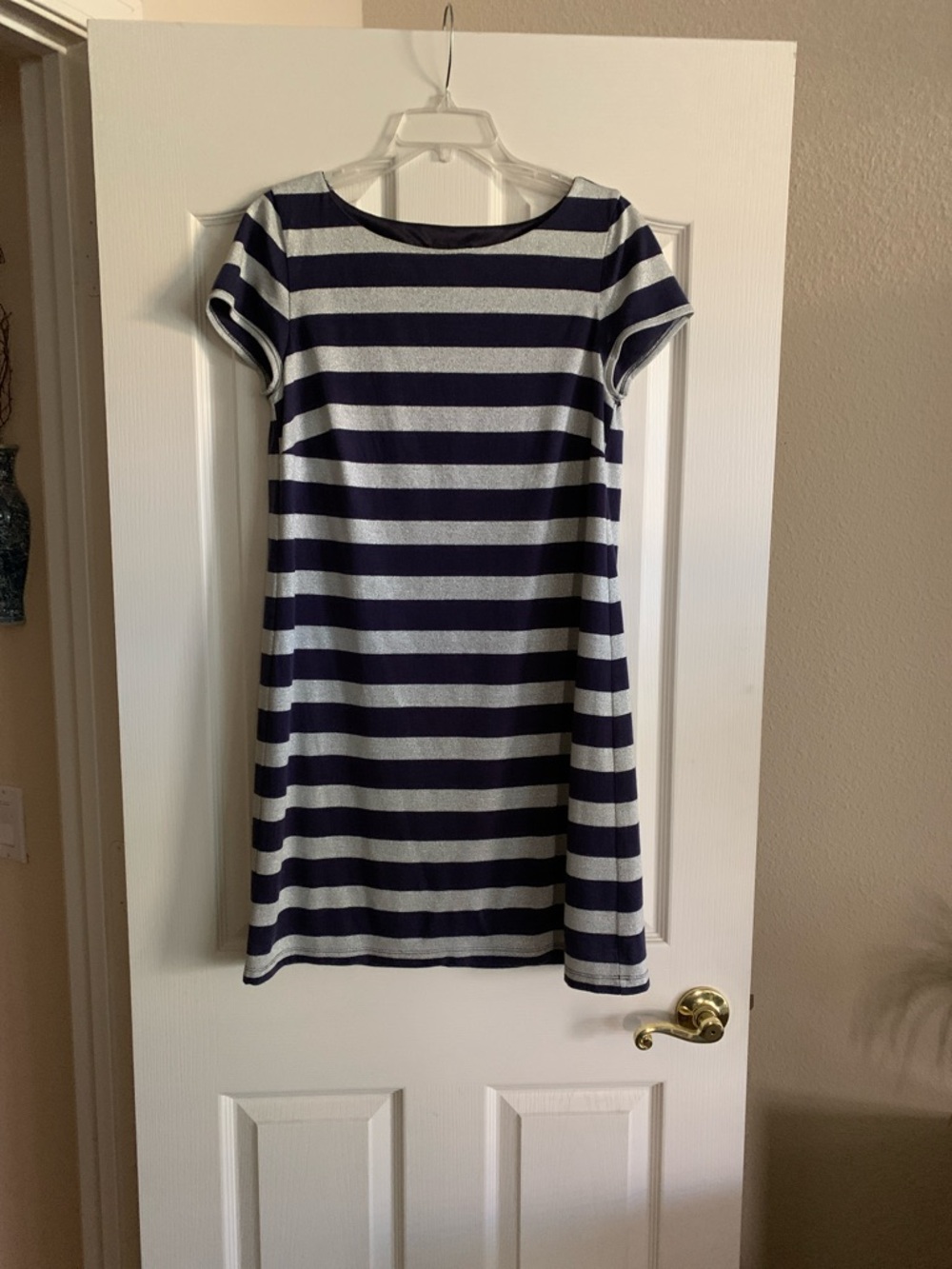 Laundry By Shelli Segal Purple Top with  silver matallic detail.